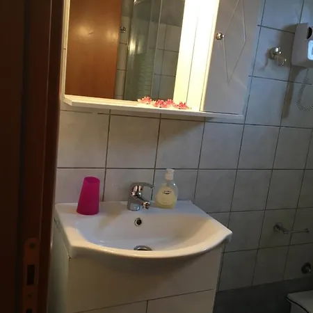 Evi΄s *